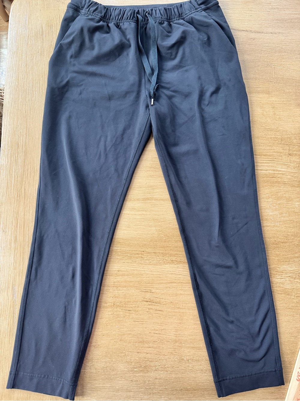 Women’s Lululemon cropped drawstring pants